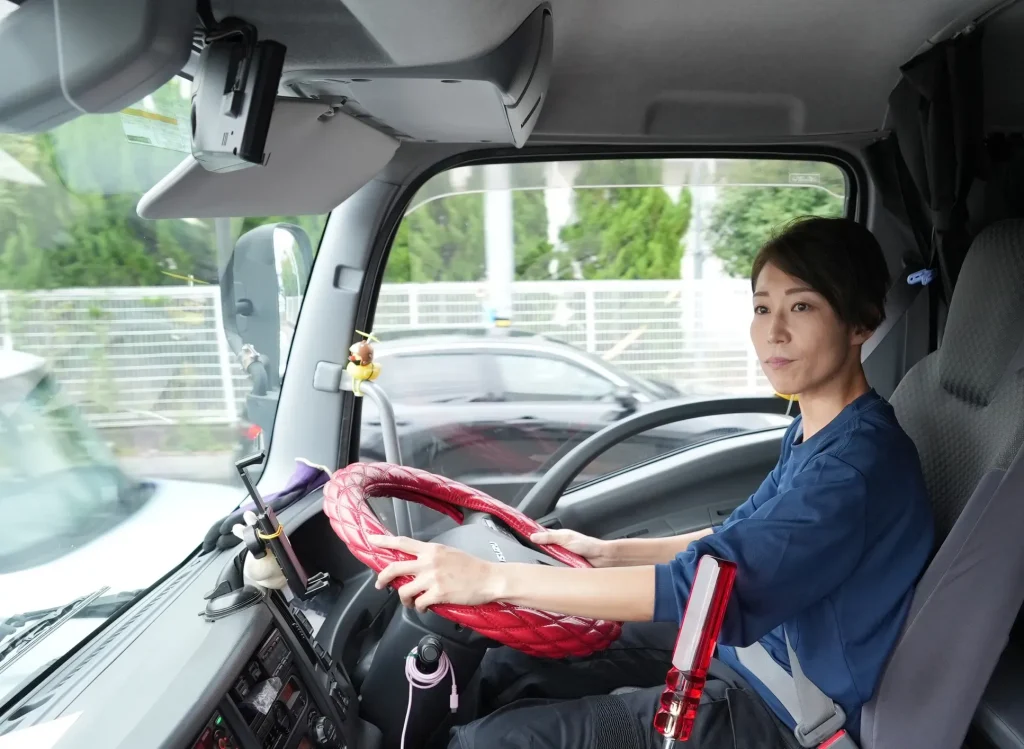 女性ドライバーの写真