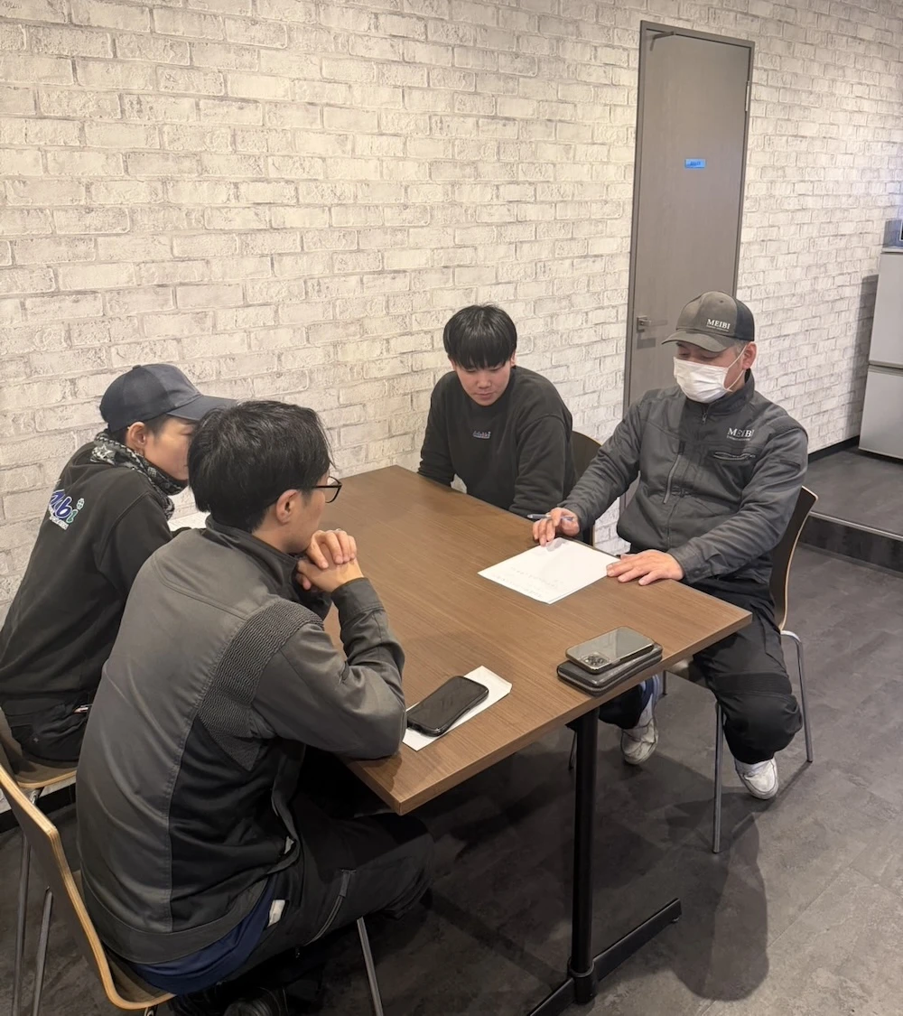 意見交換する様子