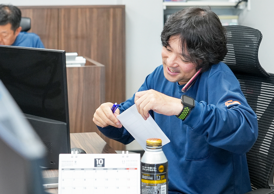 電話をかける様子