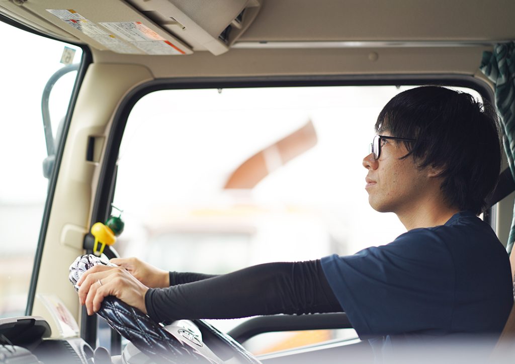 運転する様子
